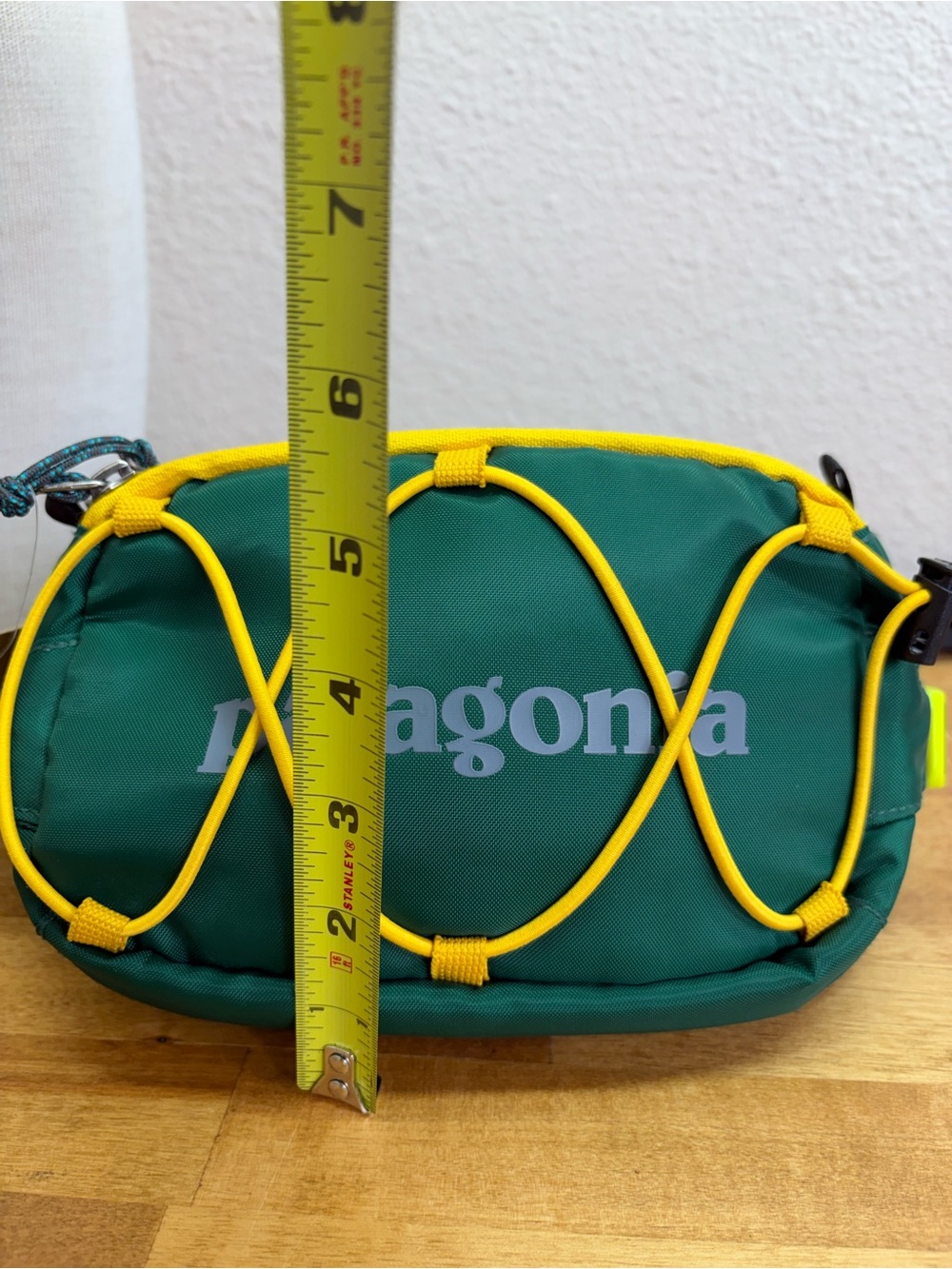 Patagonia LW Travel Mini Hip Pack 49446 Green Yellow NWT Waist Belt Bag - Picture 7 of 7
